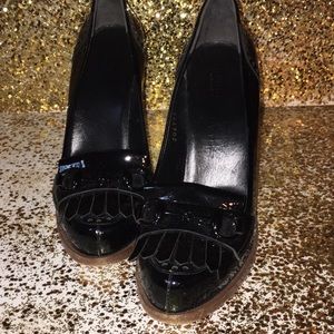 Gucci black patent leather high heels.